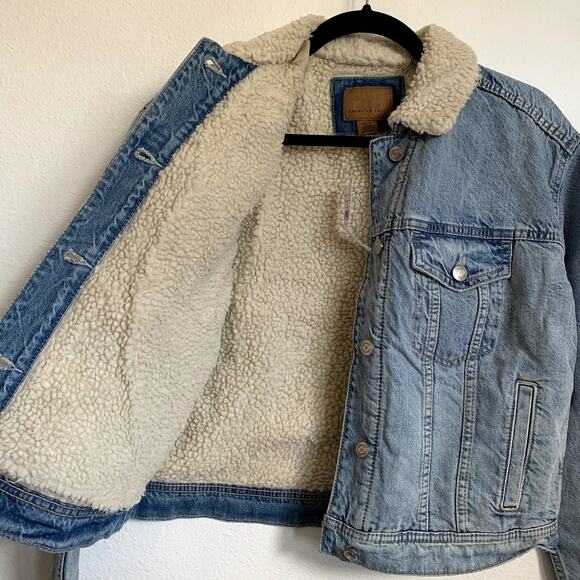 NWT Aerie Sherpa Collared Trucker Denim Jacket in Blue - Picture 3 of 9